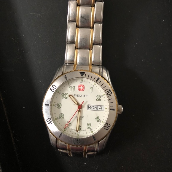 Men’s wenger Swiss quartz watch w/dual tone band - Picture 2 of 8